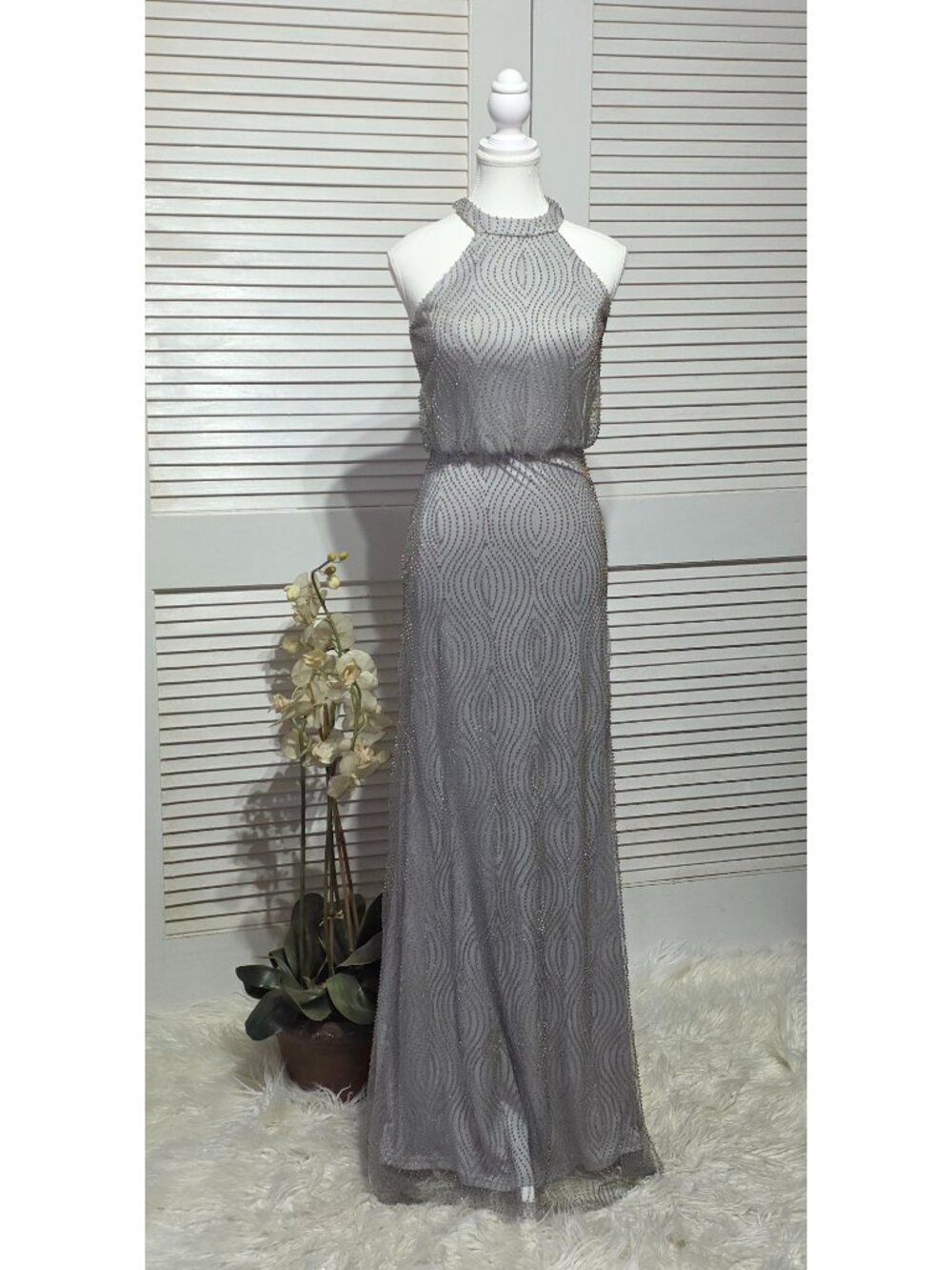 Kleinfeld Women's Silver Beaded With Halter Neckline Open Back Gown Size 2 3699